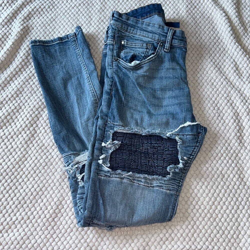 DIVIDED H&M Distressed Jeans ⚫️